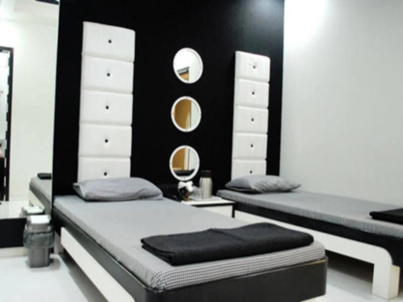 Nice Guest House Hotel Mumbai