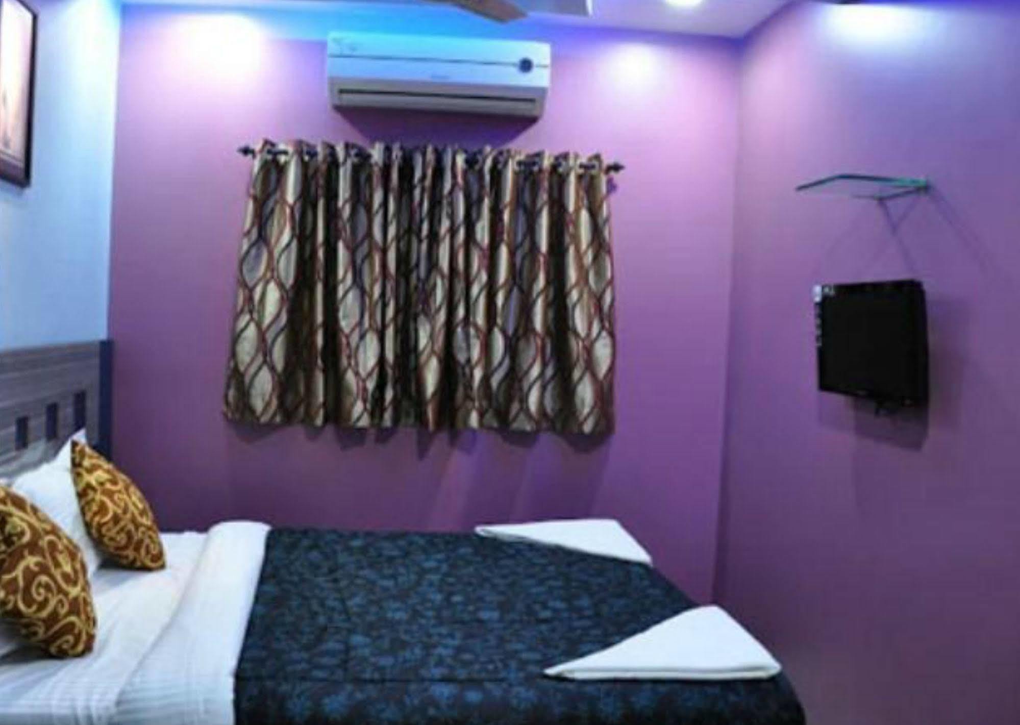 Planet Plaza Hotel