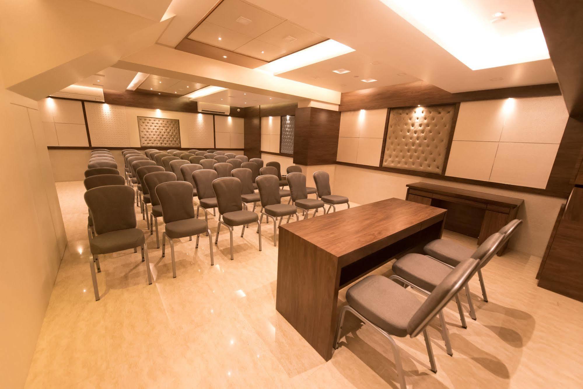 Le Grande - International Airport Hotel Mumbai