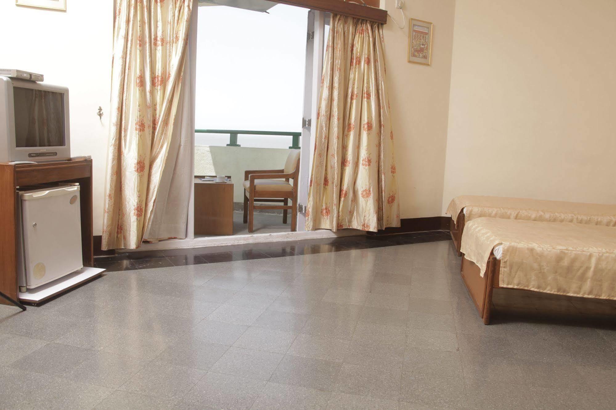 Hotel Sea 3*