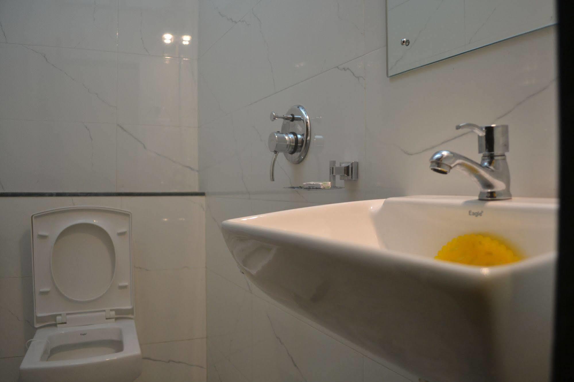 Hotel Collection O Airport Metro Andheri East 3*