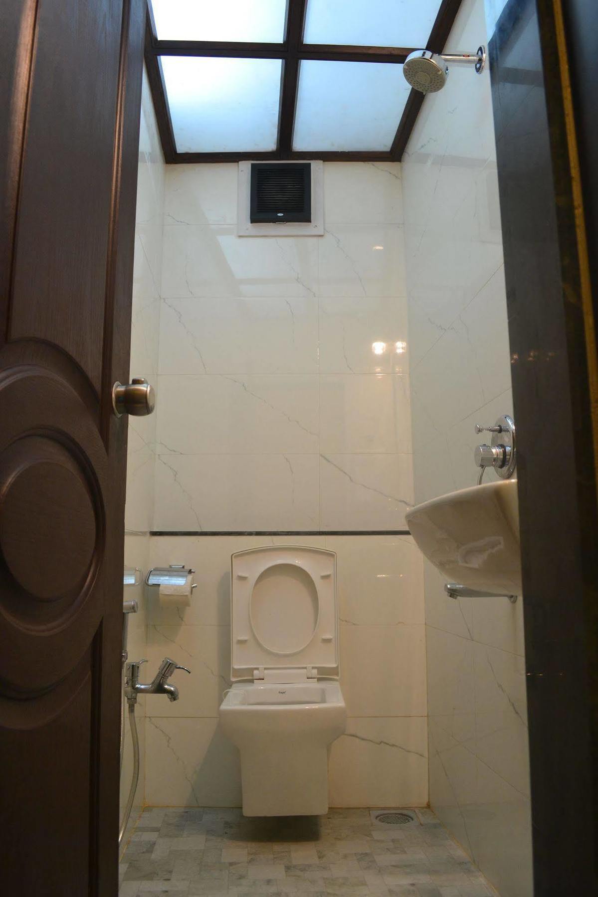 Hotel Collection O Airport Metro Andheri East Mumbai