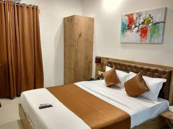 Grandeur-near International Airport Hotel Bombaim
