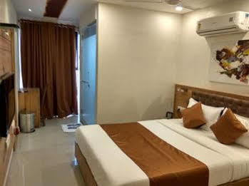 Hotel Grandeur-near International Airport Bombaim