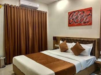 Hotel Grandeur-near International Airport 3*