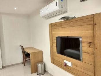 Grandeur-near International Airport 3* Bombaim