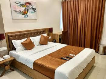 Hotel Grandeur-near International Airport 3*
