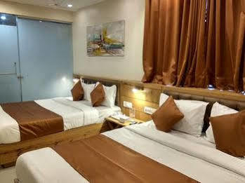 Hotel Grandeur-near International Airport
