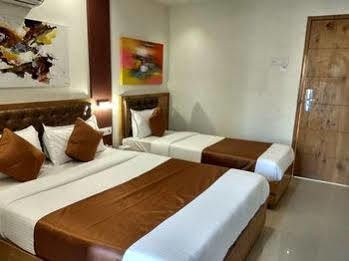 Grandeur-near International Airport Hotel Bombaim