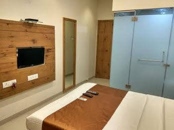 Grandeur-near International Airport Hotel Bombaim