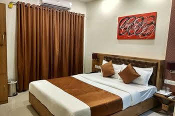 Hotel Grandeur-near International Airport Bombaim