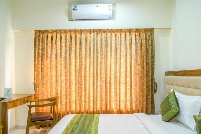 Oyo 11441 Casa Roomz Powai Hotel 3*
