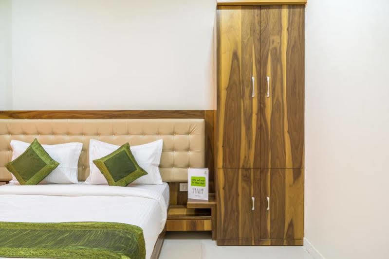 Oyo 11441 Casa Roomz Powai Hotel 3*