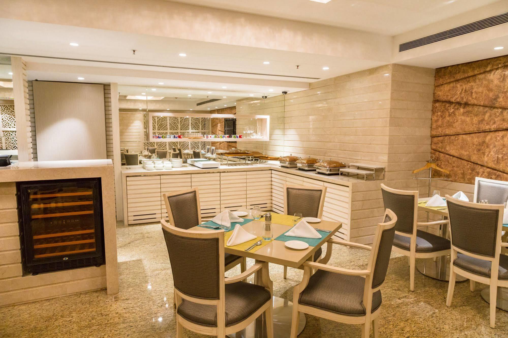 Hotel Niranta Transit Airport - At Arrivals 4*