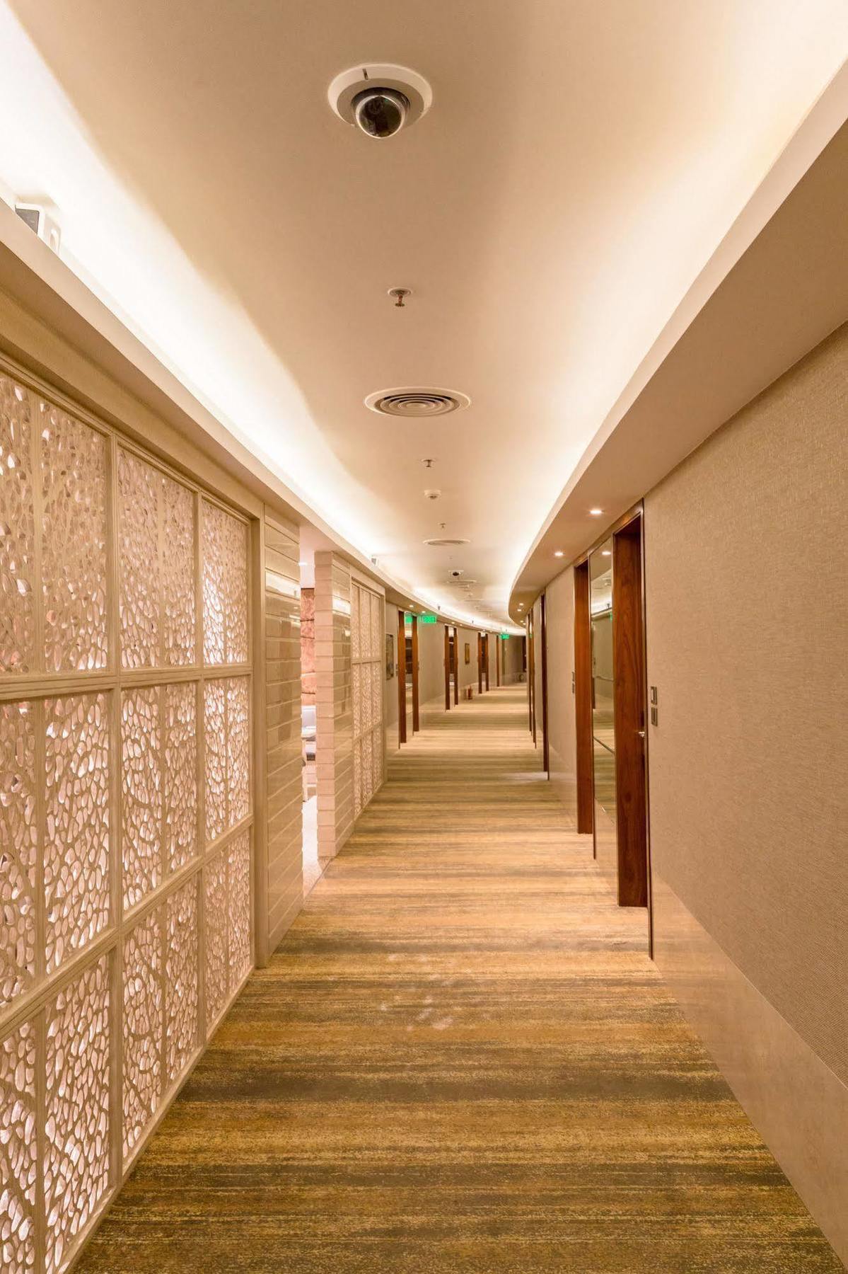 Niranta Transit Airport - At Arrivals Hotel 4*