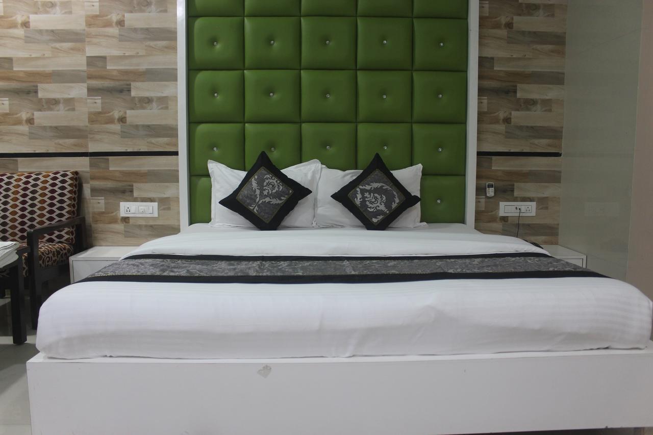 Hotel Celeste, Colaba 2*