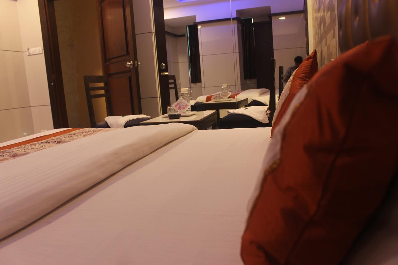 Celeste, Colaba