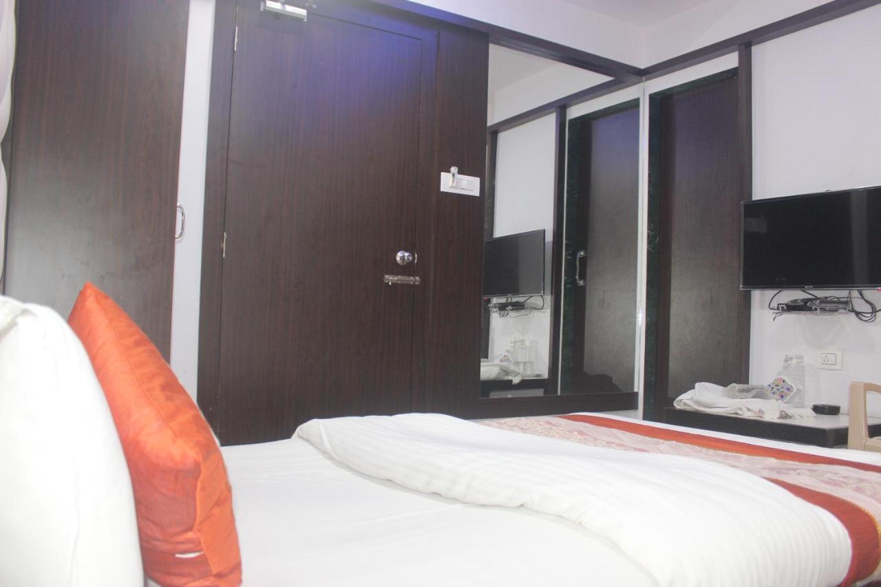 Celeste, Colaba Hotel 2*