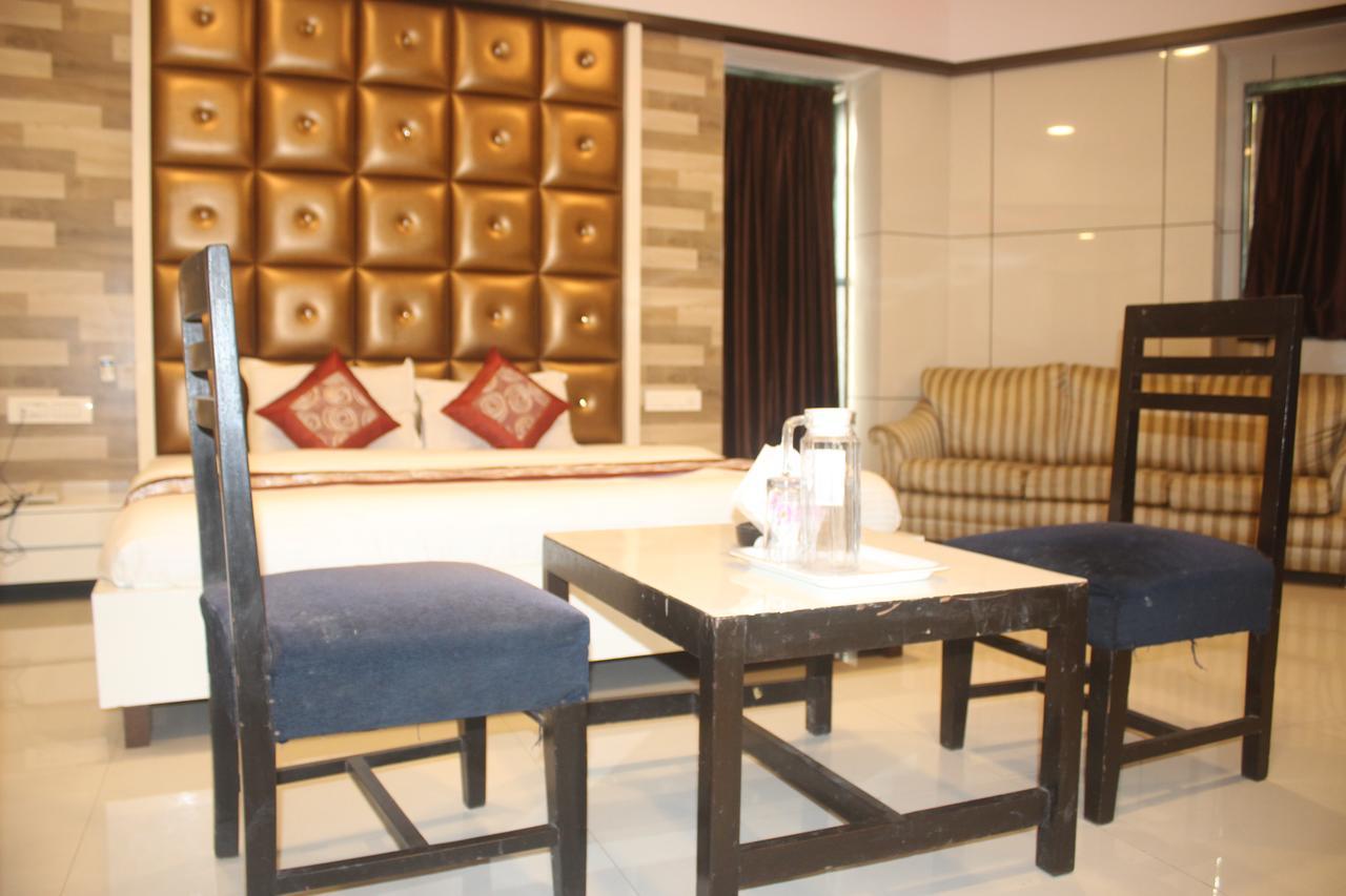 Celeste, Colaba Hotel 2*