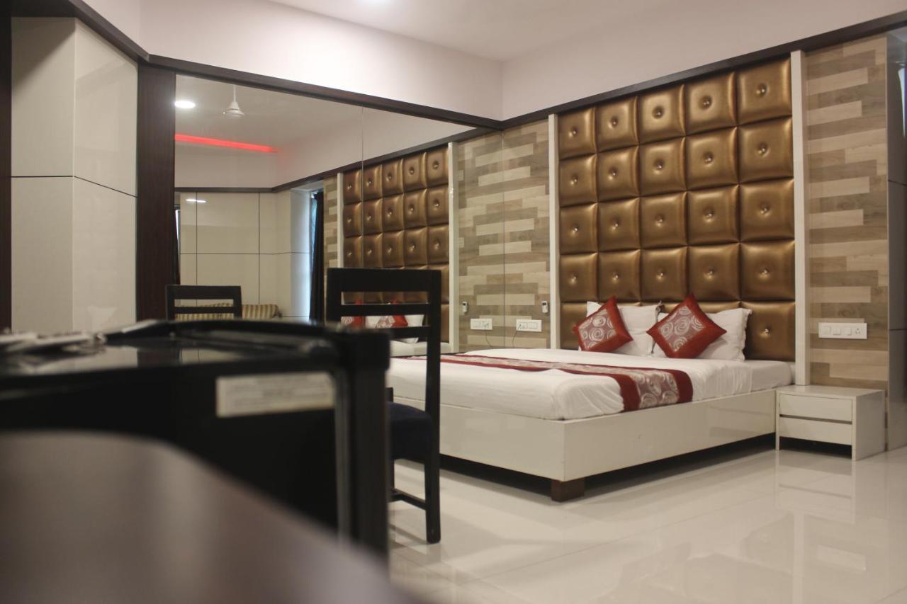 Celeste, Colaba Hotel 2*