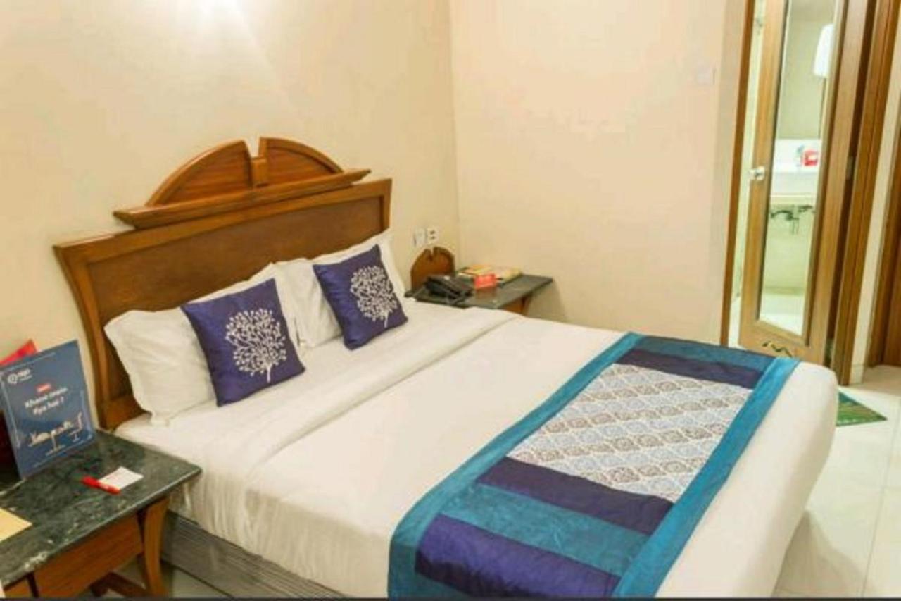 Hotel, Colaba Hotel 2*