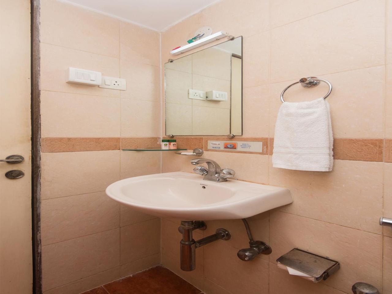 Oyo 20015 Silverkey Bandra East Bkc Bandra Hotel