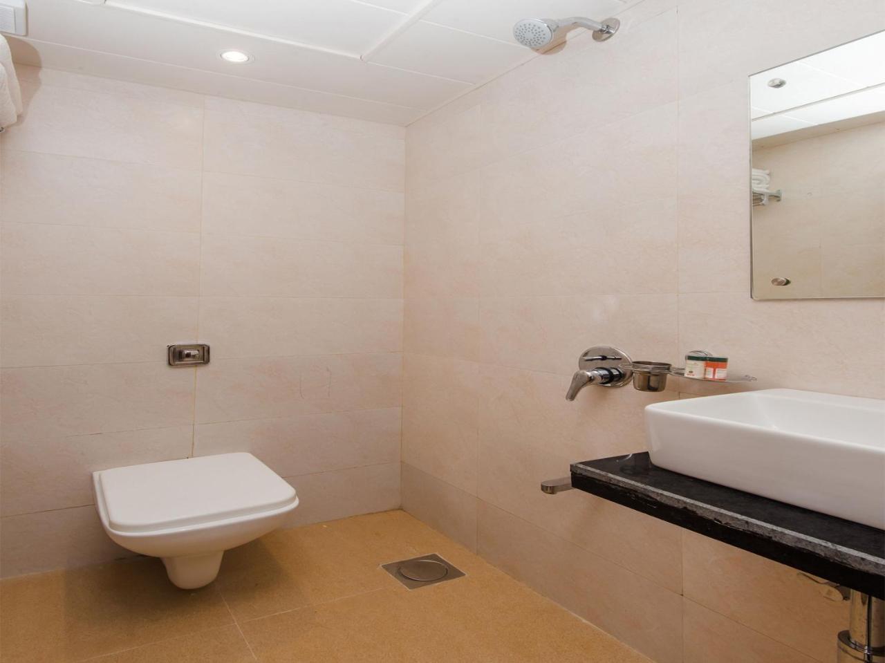 Sai - Near Dadar Station 3*