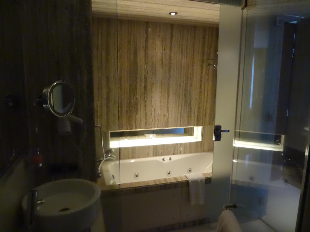 Hotel The Regale By Tunga Mumbai