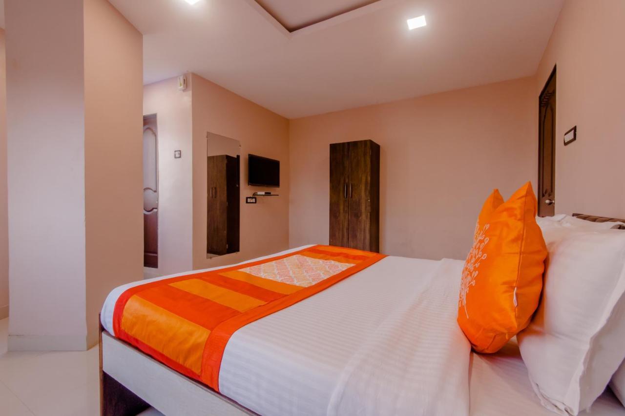 Oyo 9748 Girgaon Palace Hotel Mumbai