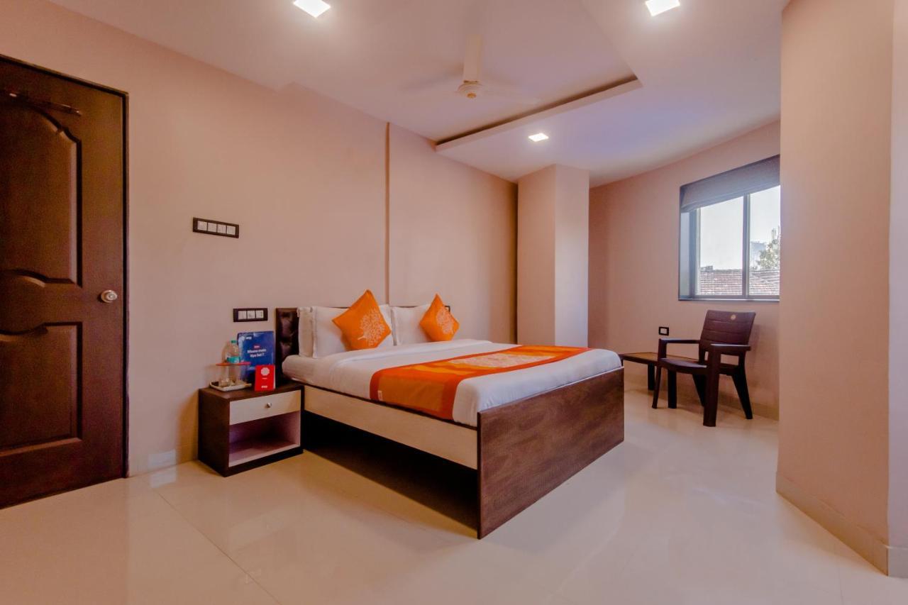 Oyo 9748 Girgaon Palace Hotel