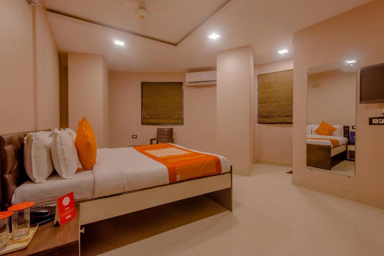 Oyo 9748 Girgaon Palace 3* Mumbai