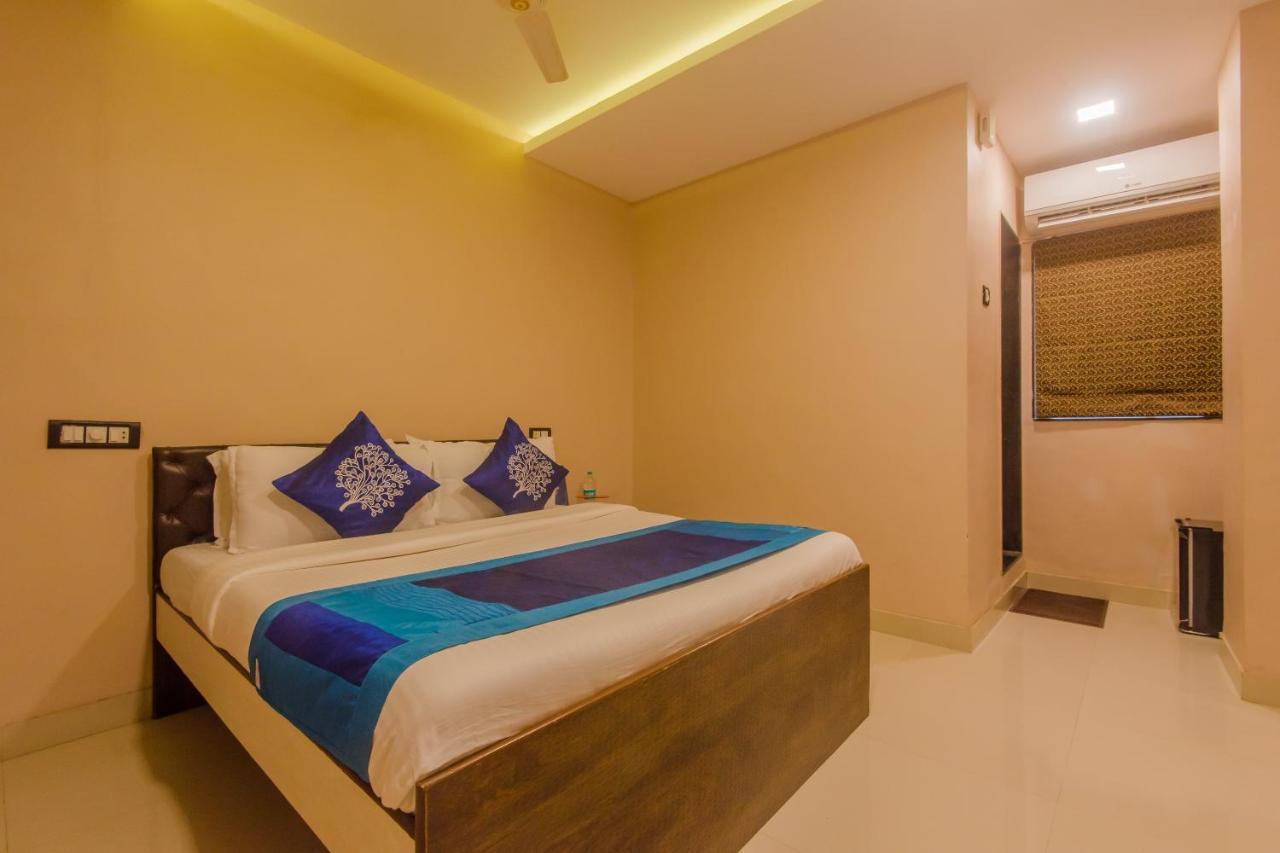 Hotel Oyo 9748 Girgaon Palace