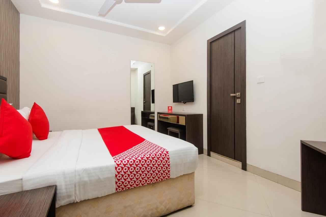 Oyo 8690 Kalpana Elite 3* Bombaim