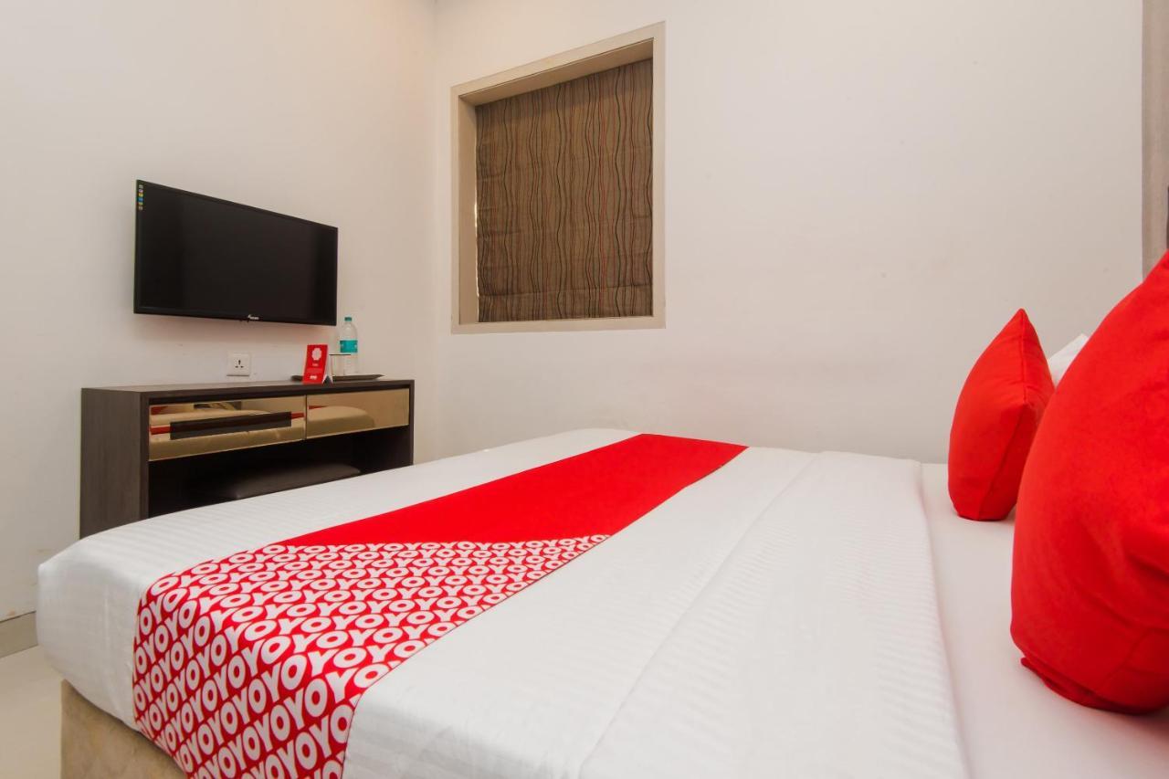 Oyo 8690 Kalpana Elite Hotel