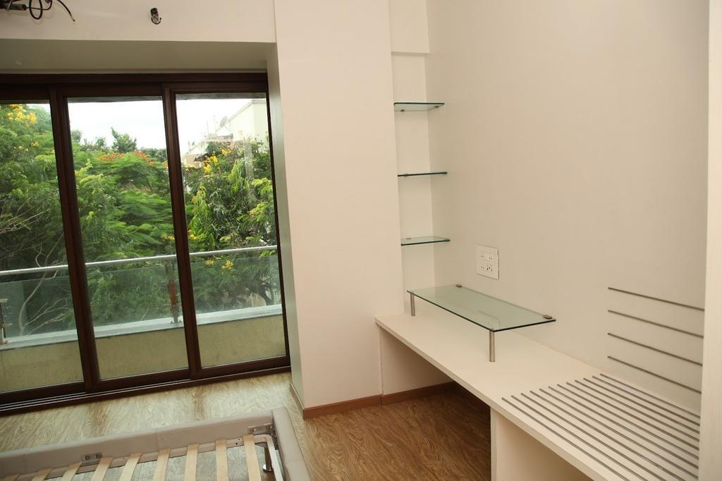 Laurent & Benon - Santacruz East 5*