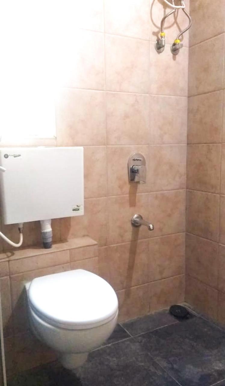 Ample Hostel