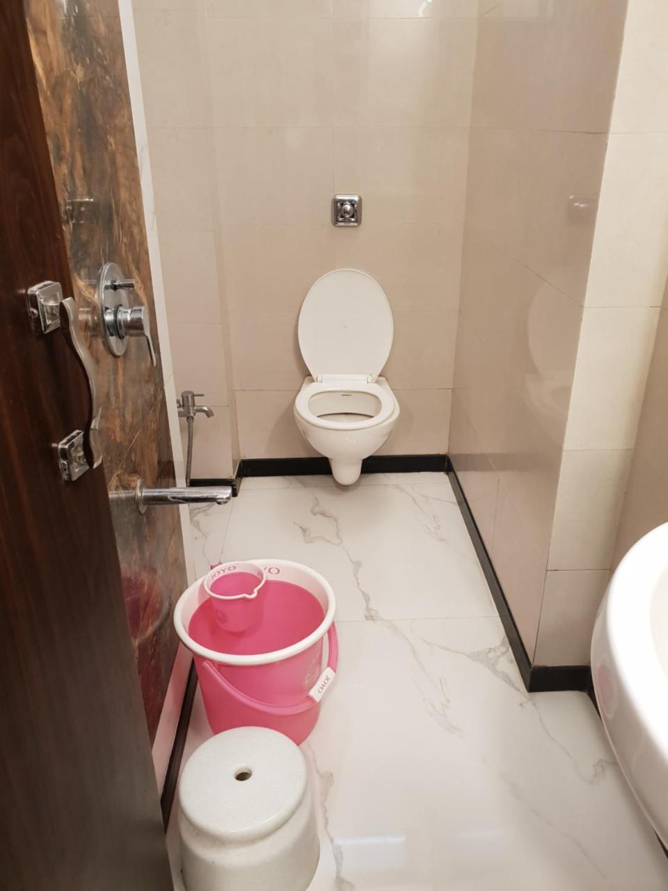 Celeste, Colaba