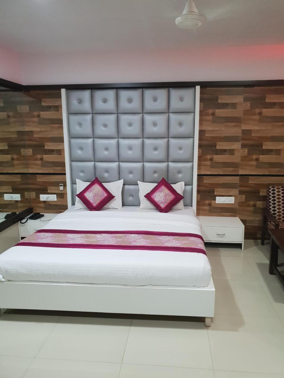 Celeste, Colaba