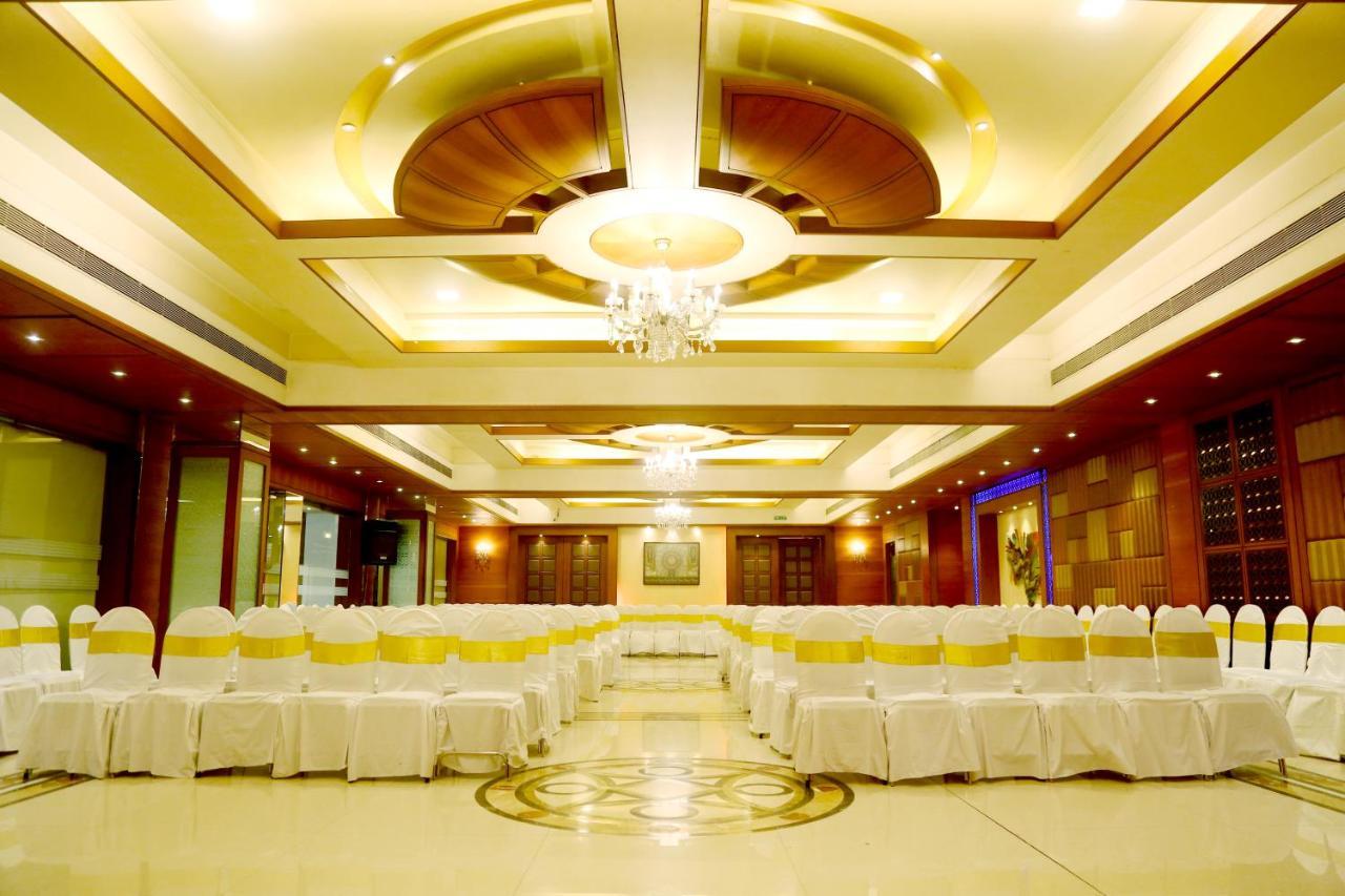 Kohinoor Park Hotel 3*