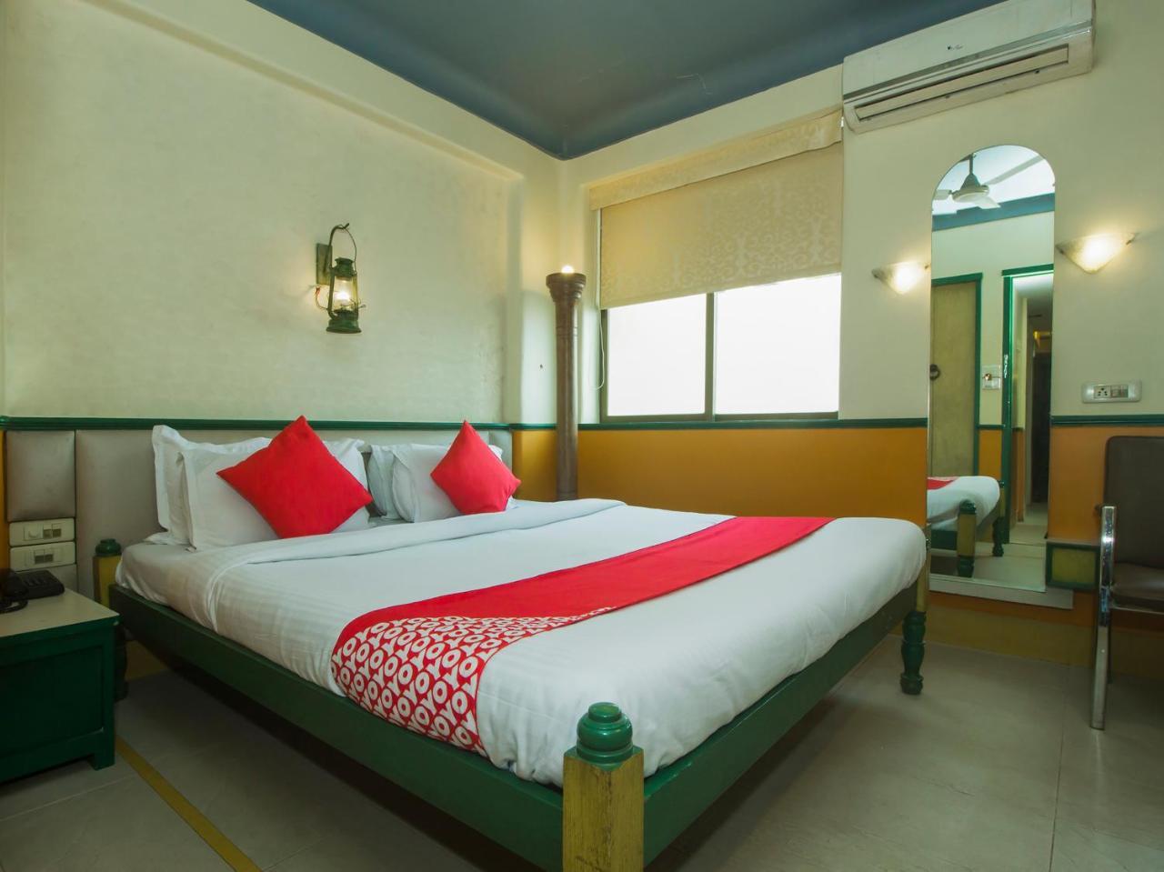 Hotel Oyo 19917 Golden Swan 3*