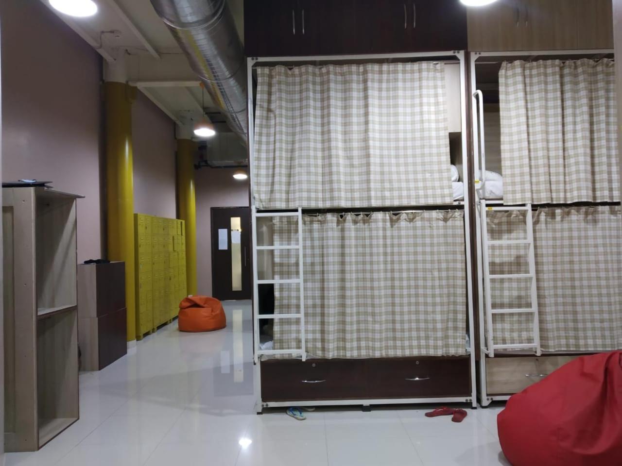 Abuzz Parel
