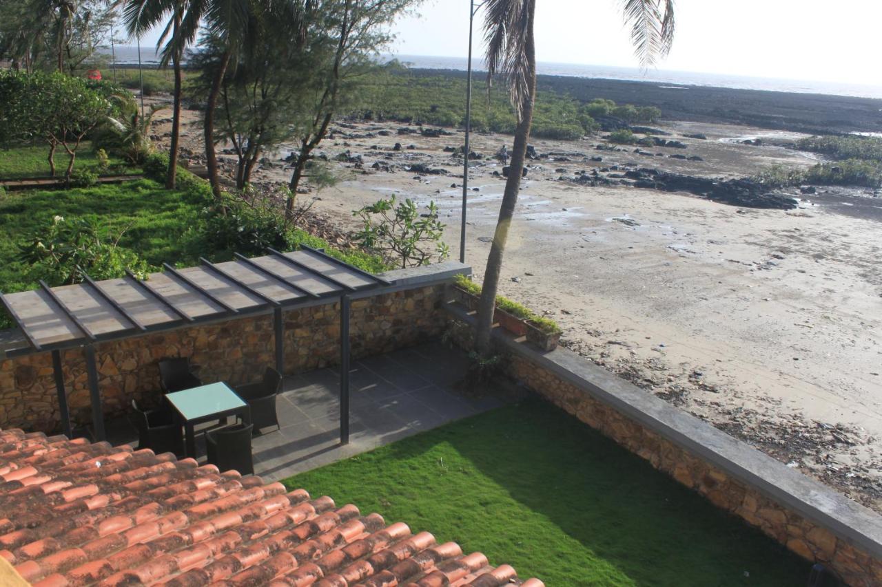Villa The Yellow House Manori Mumbai
