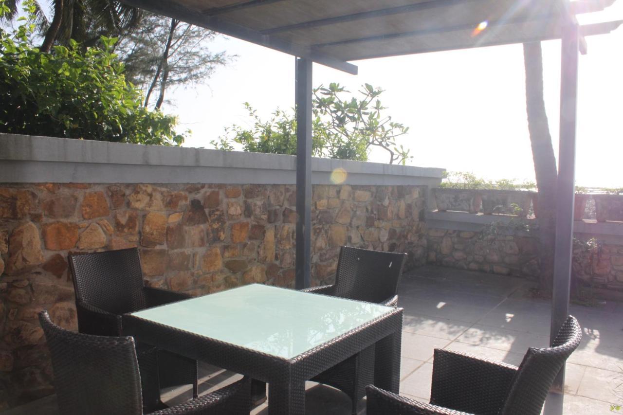 The Yellow House Manori Villa