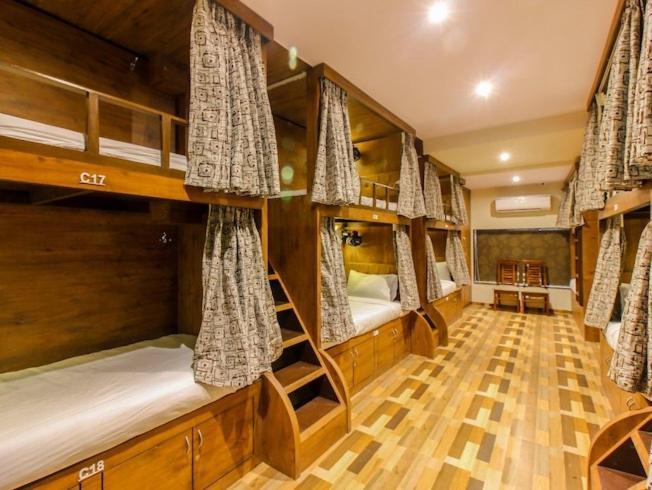 Hostel Hygeinic Airport Dormitory Near By Bom Mumbai