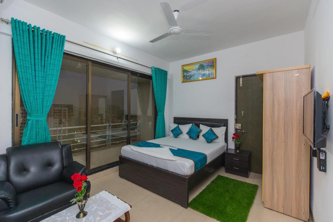Aristo Room, - Near Kokilaben Dhirubai Ambani Hospital For Family Only, Acomodação com café da manhã  *