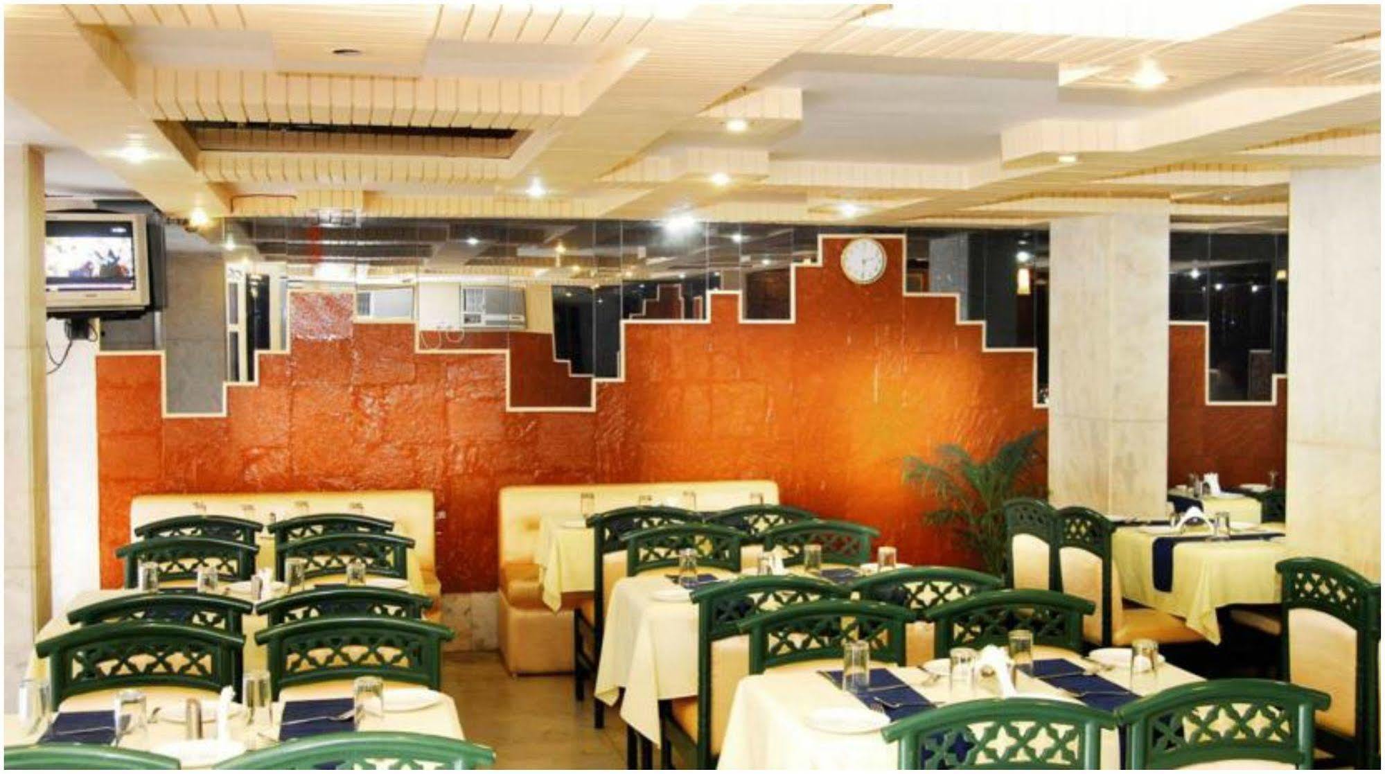 Milan International Hotel 3*