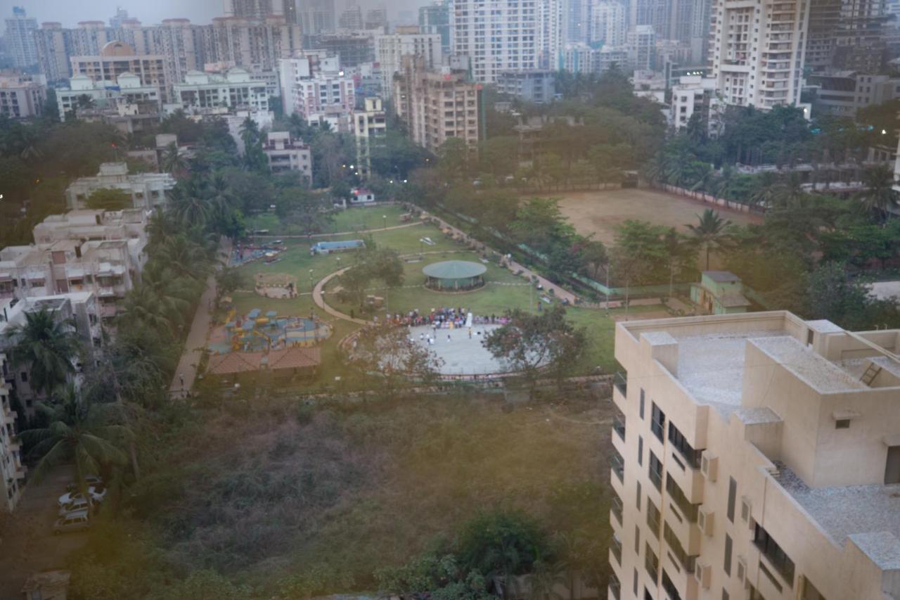 Aristo Room, - Near Kokilaben Dhirubai Ambani Hospital For Family Only, Bed & Breakfast