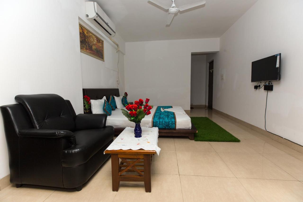 Aristo Room, - Near Kokilaben Dhirubai Ambani Hospital For Family Only, Acomodação com café da manhã  Mumbai