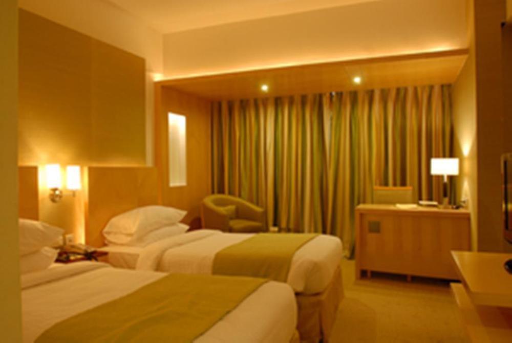 Peninsula Grand Hotel