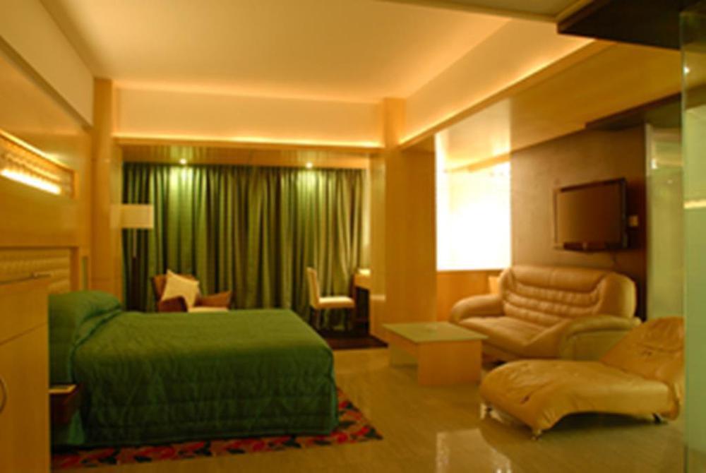 Hotel Peninsula Grand Mumbai